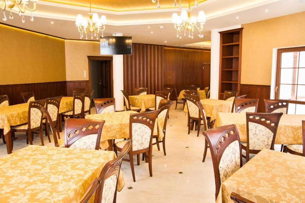 Palac Mysleta Uzdowo Экстерьер фото